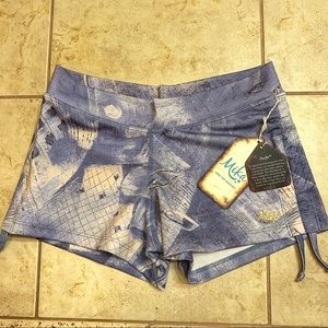 NWT Mika “Lucia” hot yoga shorts